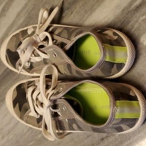 Madden girl cammo pattern keds size 8